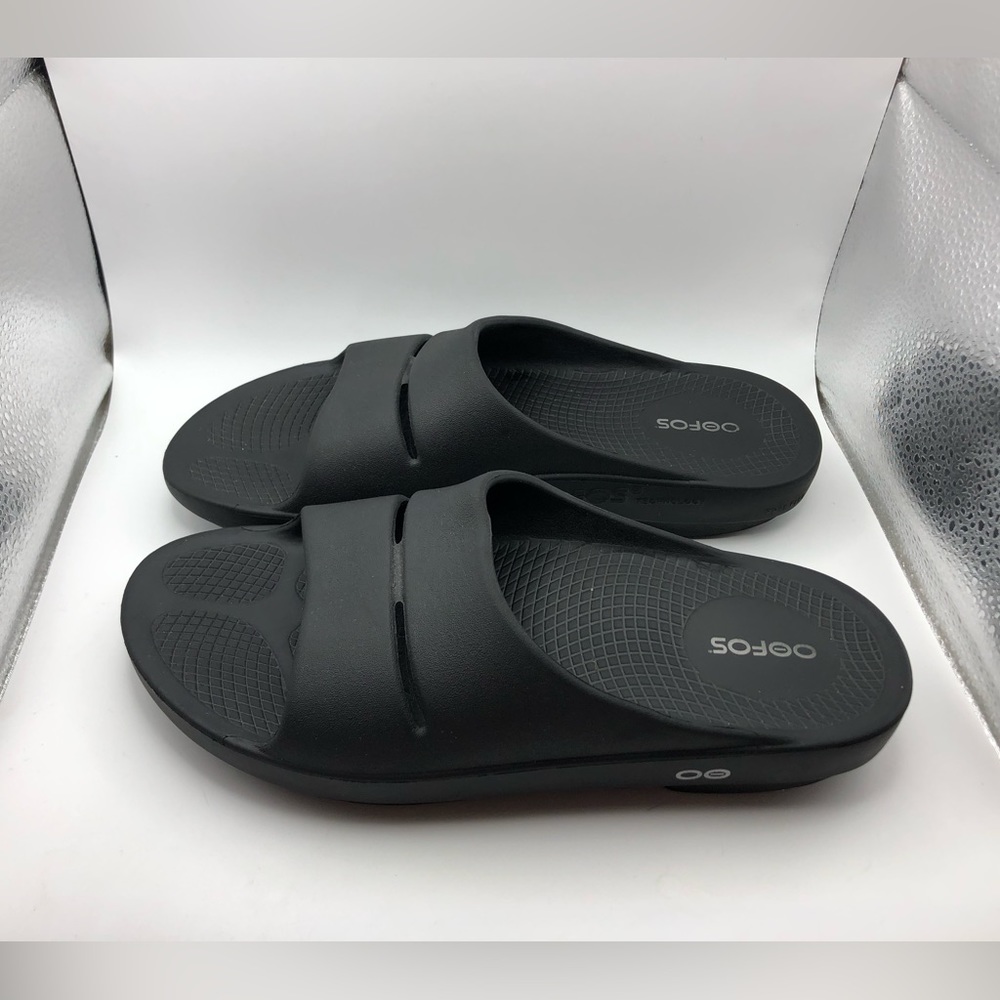 Oofos Ooahh black double strap slide sandals mens 10/ womens 11